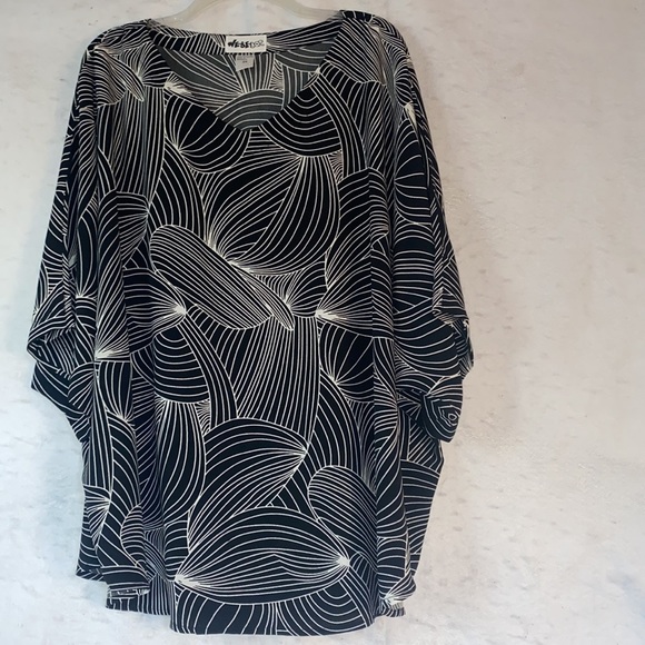 Black and White Women's Blouse - Picture 1 of 11